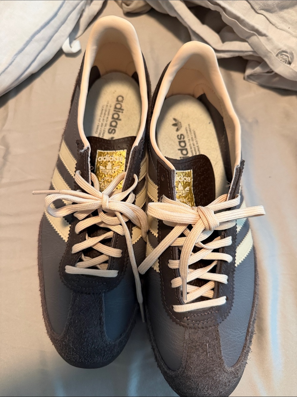 EUC (worn once) Adidas SL 72